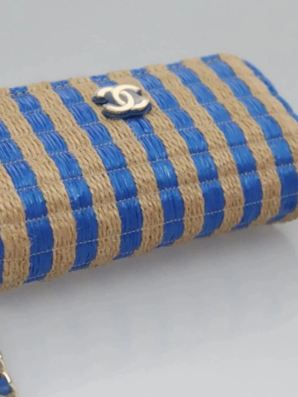 CHANEL corner	slight accessory	dust size